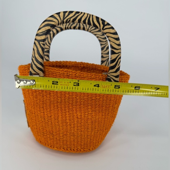 NWT Handwoven Bolga basket or bag in Sisal Orange and Zebra Combo - Picture 5 of 13